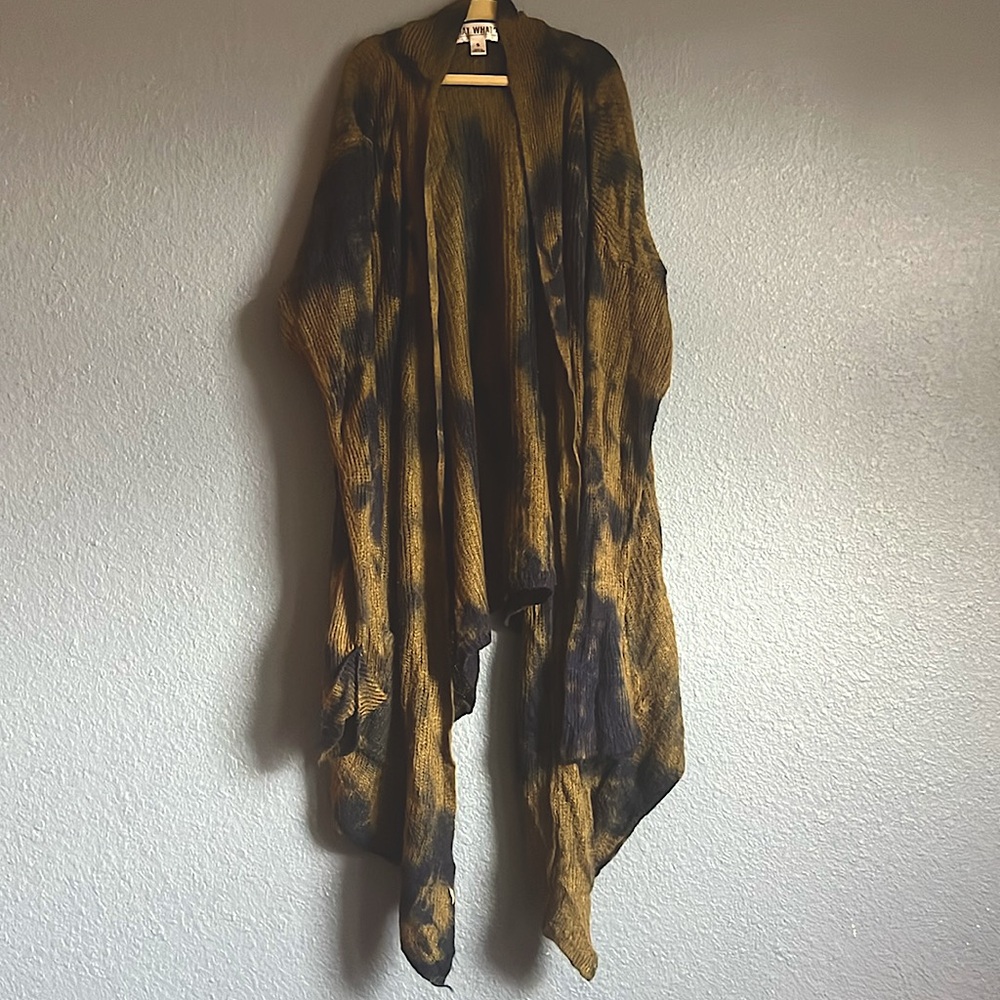 Adorable knit tye died cardigan. Two front pockets. Size small.